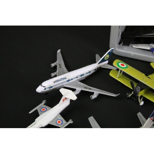 1104 - Around 100 diecast model planes to include ERTL, Matchbox Skybusters, Corgi Aviation Archive, Herpa ... 