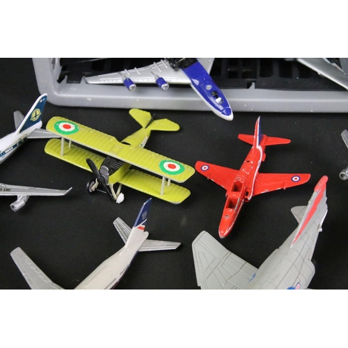 1104 - Around 100 diecast model planes to include ERTL, Matchbox Skybusters, Corgi Aviation Archive, Herpa ... 