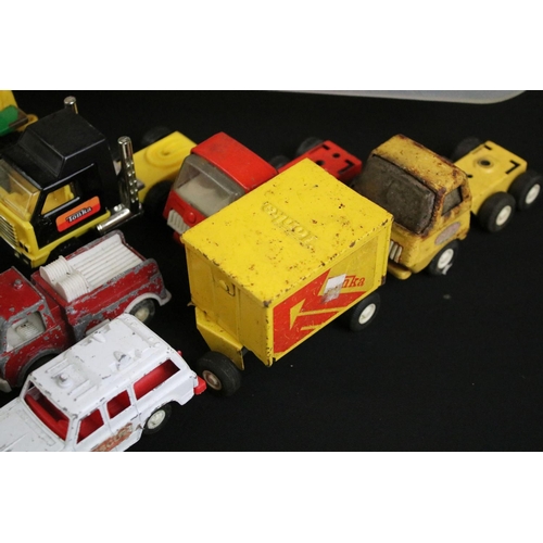 1105 - Collection of play worn Tonka toys to include a Toymaster lorry (two boxes)