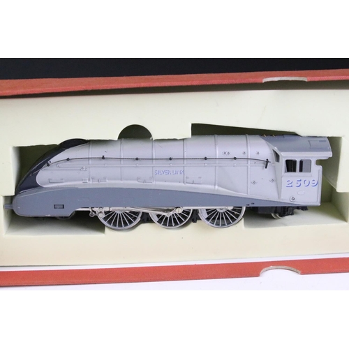 217 - Hornby OO gauge Silver Link 2509 LNER 4-6-2 locomotive with tender contained within drawer box from ... 