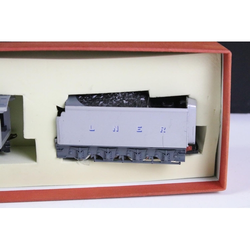 217 - Hornby OO gauge Silver Link 2509 LNER 4-6-2 locomotive with tender contained within drawer box from ... 