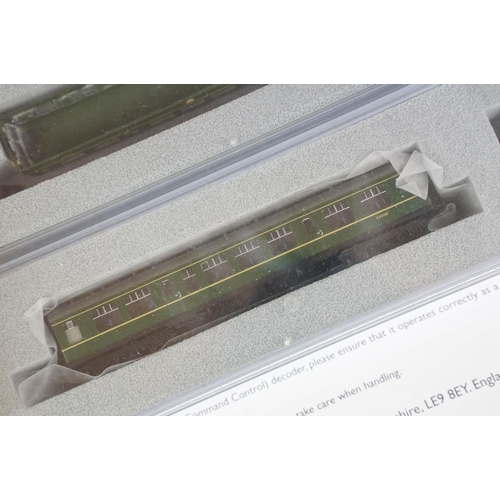 172 - Boxed Graham Farish N gauge 371-886 Class 108 Three Car DMU BR green (missing one part) plus 5 x cas... 