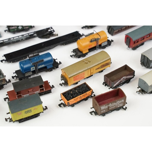 174 - 30 Boxed / cased N gauge items of rolling stock to include 9 x Dapol, 19 x Peco, 5 x Minitrix and 7 ... 