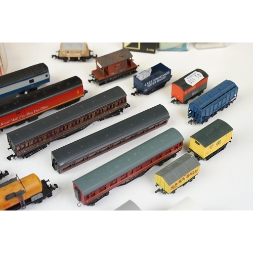 174 - 30 Boxed / cased N gauge items of rolling stock to include 9 x Dapol, 19 x Peco, 5 x Minitrix and 7 ... 