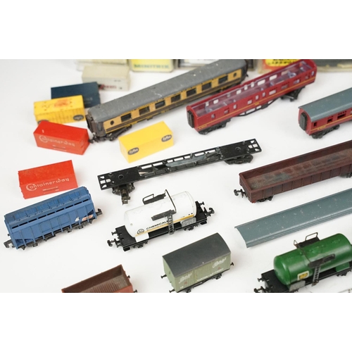 174 - 30 Boxed / cased N gauge items of rolling stock to include 9 x Dapol, 19 x Peco, 5 x Minitrix and 7 ... 