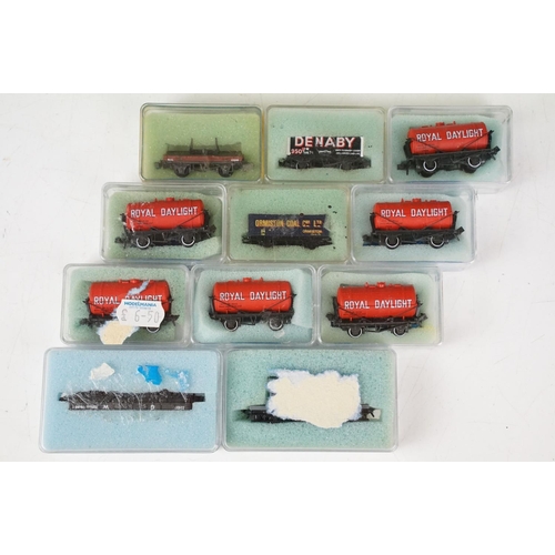 174 - 30 Boxed / cased N gauge items of rolling stock to include 9 x Dapol, 19 x Peco, 5 x Minitrix and 7 ... 