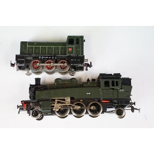 186 - 12 OO / HO gauge locomotives to include Hornby Stephensons Rocket, Fleischmann DB Lok 2, Wrenn South... 