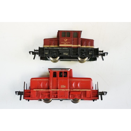 186 - 12 OO / HO gauge locomotives to include Hornby Stephensons Rocket, Fleischmann DB Lok 2, Wrenn South... 