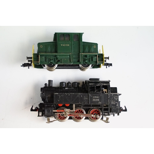 186 - 12 OO / HO gauge locomotives to include Hornby Stephensons Rocket, Fleischmann DB Lok 2, Wrenn South... 