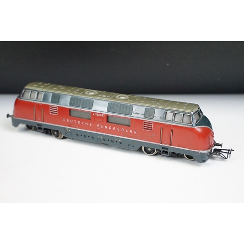 189 - 10 Marklin HO gauge locomotives plus a Tenshodo WB-245 (11 items)