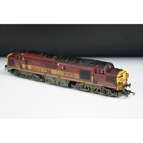 190 - Six OO gauge locomotives to include 2 x Lima Western Enterprise, 2 x Lima No 22, Lima Express Parcel... 