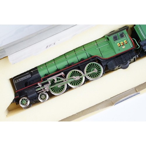 195 - Five boxed Trix Trains HO / OO gauge locomotives to include Mallard, Western Sovereign, 2 x Flying S... 