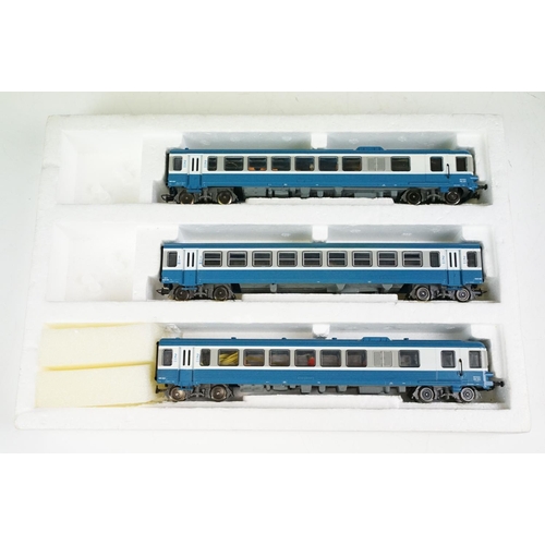 196 - Five boxed HO gauge locomotives and cars to include 3 x Piko (BR185 Verbrennungstriebwagen, E42 and ... 