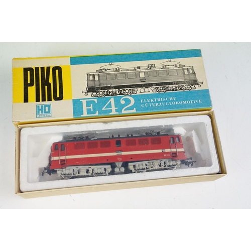 196 - Five boxed HO gauge locomotives and cars to include 3 x Piko (BR185 Verbrennungstriebwagen, E42 and ... 