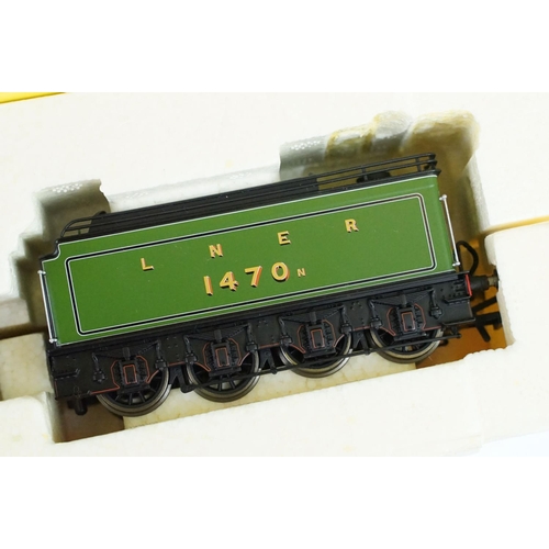 198 - Two boxed Hornby OO gauge locomotives to include R2344 BR 0-6-0 Class Q1 Locomotive 33009 weathered ... 