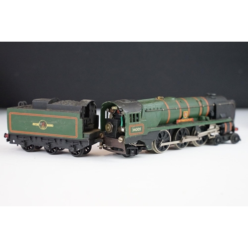 199 - Two boxed Hornby Dublo locomotives to include 2235 4-6-2 SR West Country Locomotive Barnstaple and t... 