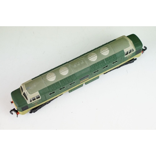 200 - Two boxed Hornby Dublo locomotives to include 3234 Deltic 'St Paddy' Diesel locomotive and EDL17 0-6... 