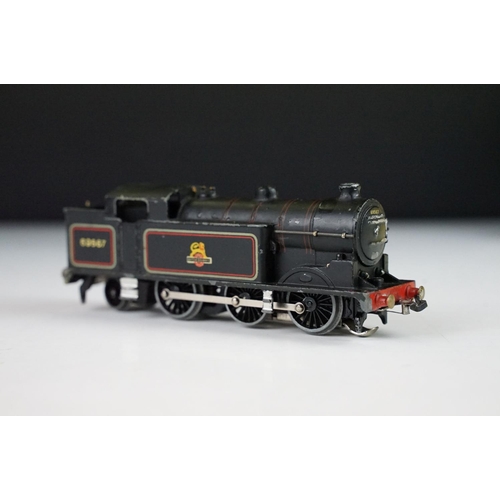 200 - Two boxed Hornby Dublo locomotives to include 3234 Deltic 'St Paddy' Diesel locomotive and EDL17 0-6... 