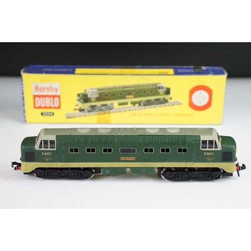 200 - Two boxed Hornby Dublo locomotives to include 3234 Deltic 'St Paddy' Diesel locomotive and EDL17 0-6... 