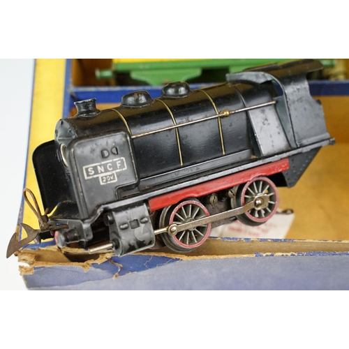 218 - French Hornby O gauge model railway to include SNCF BB-8051 locomotive with 2 x items of rolling sto... 