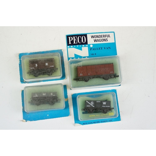 225 - 21 Cased / boxed N gauge items of rolling stock to include Graham Farish 4005 20ft 9in Container Wag... 