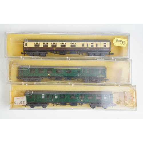 225 - 21 Cased / boxed N gauge items of rolling stock to include Graham Farish 4005 20ft 9in Container Wag... 