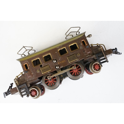 231 - Collection of Fandor (Germany) O gauge model railway to include 1028 6 V locomotive, 3 x coaches, tr... 