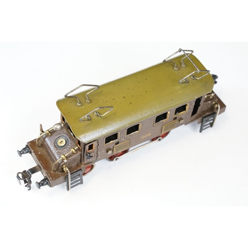 231 - Collection of Fandor (Germany) O gauge model railway to include 1028 6 V locomotive, 3 x coaches, tr... 