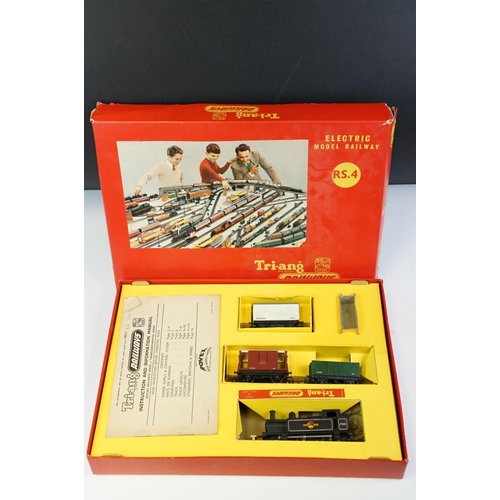 232 - Group of OO gauge model railway to include boxed Triang RS4, boxed & built Kitmaster No 33 Parlour C... 