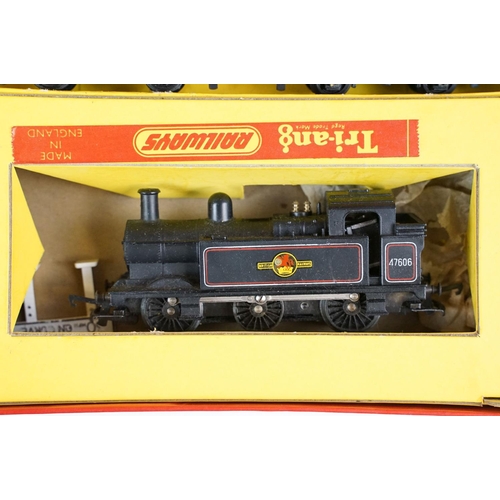 232 - Group of OO gauge model railway to include boxed Triang RS4, boxed & built Kitmaster No 33 Parlour C... 