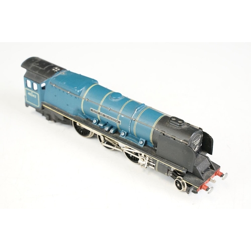 235 - Wrenn OO gauge City of Glasgow 4-6-2 locomotive plus a Hornby OO gauge Coronation locomotive with te... 