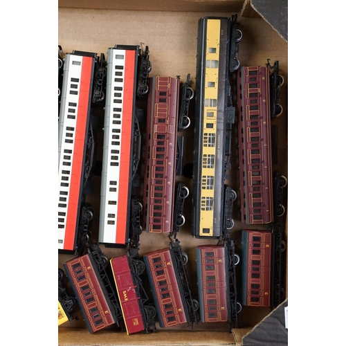 238 - 36 OO / HO gauge items of rolling stock to include Jouef, Hornby, Hornby ACHO SNCF Paris-Lille etc p... 