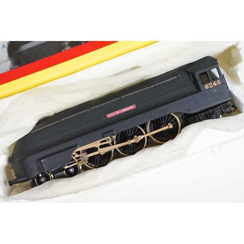 262 - Two boxed Hornby OO gauge locomotives to include R2270 LMS 4-6-2 Coronation Class City of Edinburgh ... 