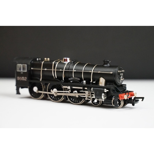 264 - Cased ltd edn Bachmann OO gauge Silver Jubilee locomotive with certificate, no 0875