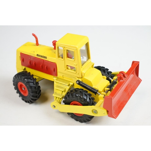 1221 - Five boxed Dinky commercial diecast models to include 973 Eaton Yale Articulated Tractor Shovel, 976... 