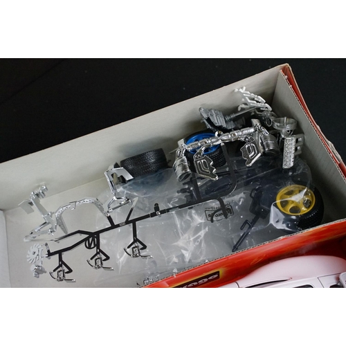 387 - Four boxed plastic model kits to include 1/18 scale 7060 Burago Porsche 911 Carrera Racing 1993, 1/1... 