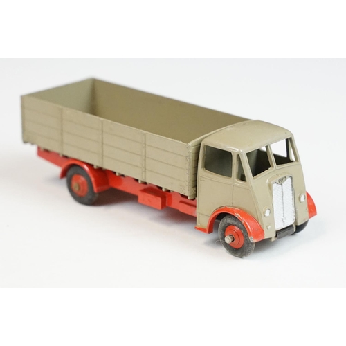 1201 - Two boxed Dinky Supertoys diecast models to include 563 Blaw Knox Heavy Tractor in dark blue body, m... 