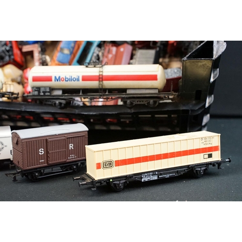 290 - Over 50 OO gauge items of rolling stock to include Hornby, Lima, Mainline etc, features wagons, vans... 