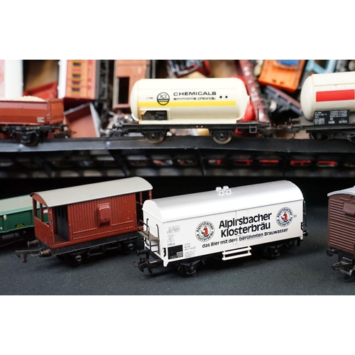 290 - Over 50 OO gauge items of rolling stock to include Hornby, Lima, Mainline etc, features wagons, vans... 