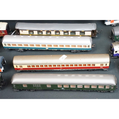 297 - Around 40 HO / OO gauge items of rolling stock, all various coaches featuring Lima, Graham Farish, F... 