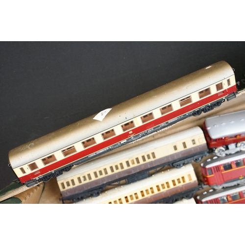 297 - Around 40 HO / OO gauge items of rolling stock, all various coaches featuring Lima, Graham Farish, F... 