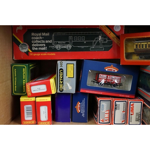 301 - 29 Boxed OO gauge items of rolling stock to include 9 x Hornby, 8 x Lima, 2 x Dapol, 2 x Bachmann, 2... 