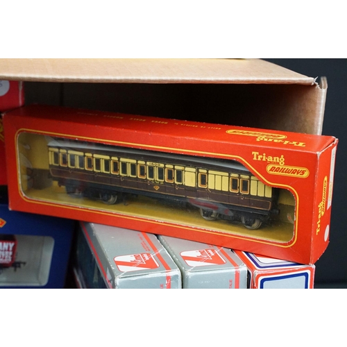 301 - 29 Boxed OO gauge items of rolling stock to include 9 x Hornby, 8 x Lima, 2 x Dapol, 2 x Bachmann, 2... 