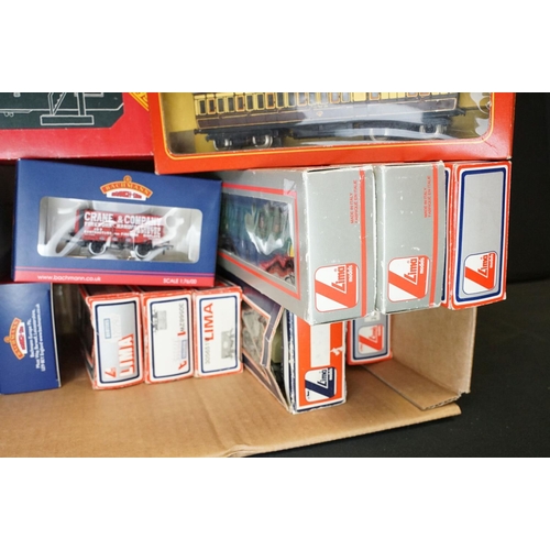 301 - 29 Boxed OO gauge items of rolling stock to include 9 x Hornby, 8 x Lima, 2 x Dapol, 2 x Bachmann, 2... 