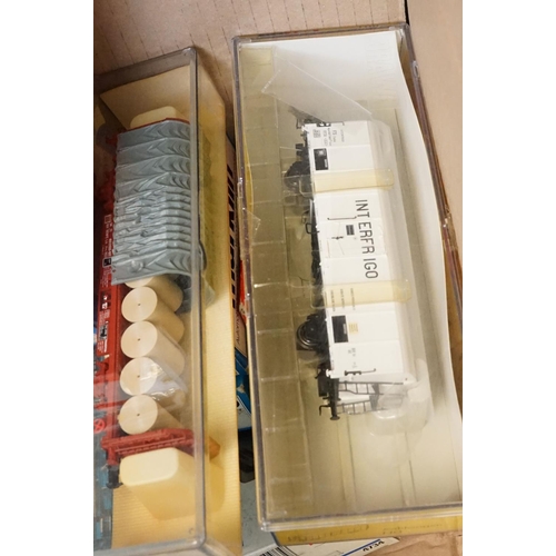 302 - Around 40 boxed HO gauge items of rolling stock to include Marklin, Piko, Roco, Liliput, Rivarossi, ... 