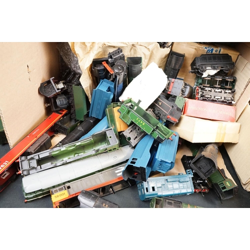 304 - Spares & Repairs - Large collection of locomotive shells, engines, bogies etc