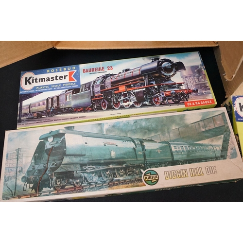 305 - Large collection of boxed OO gauge plastic model kits to include Kitmaster, Airfix, Monogram, ESCI, ... 