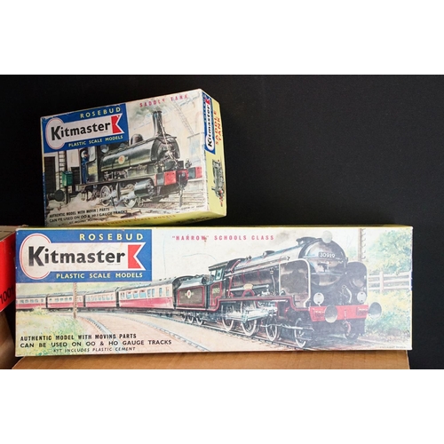 305 - Large collection of boxed OO gauge plastic model kits to include Kitmaster, Airfix, Monogram, ESCI, ... 