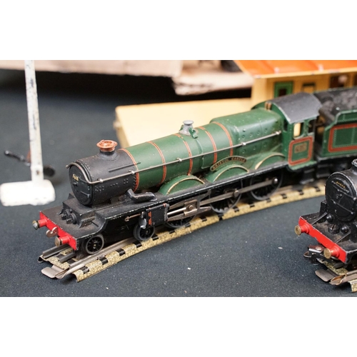 307 - Collection of Hornby Dublo model railway to include Bristol Castle 4-6-0 locomotive, 0-6-2 BR 69567 ... 