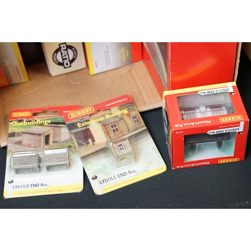 308 - Quantity of boxed & unboxed OO / HO gauge model railway to include 20 x Hornby Express Points, Hornb... 